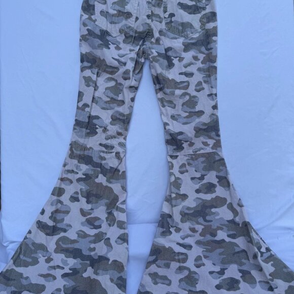 Peach Love California Camouflage Flare Jeans - Picture 4 of 4